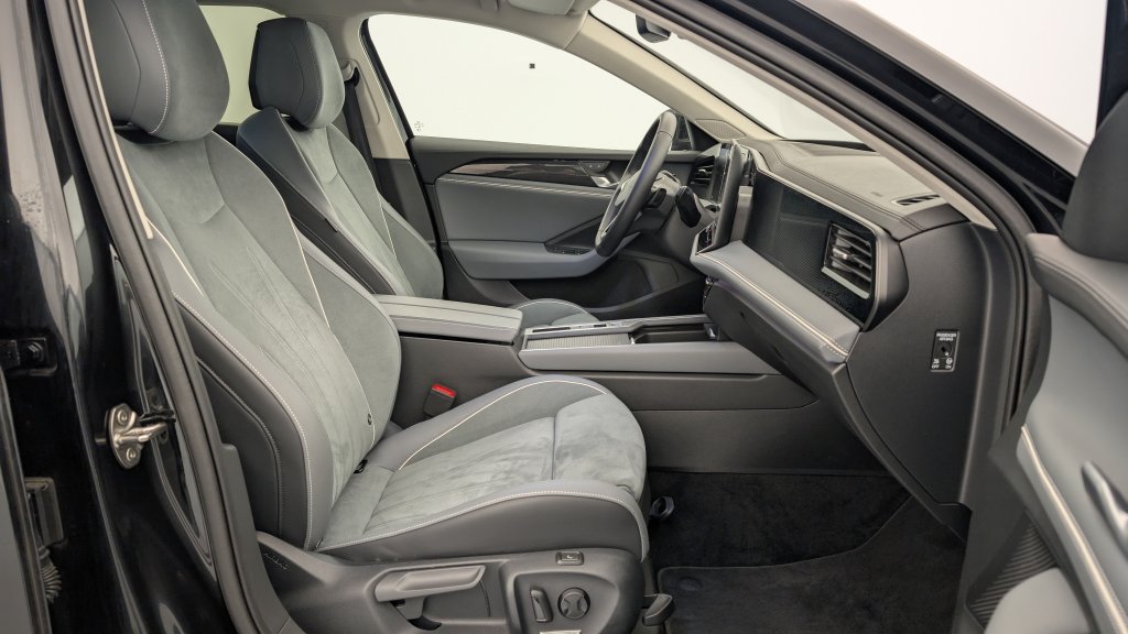Photo véhicule 1 VOLKSWAGEN Passat sw nouvelle 1.5 ETSI OPF 150 DSG7 LIFE PLUS