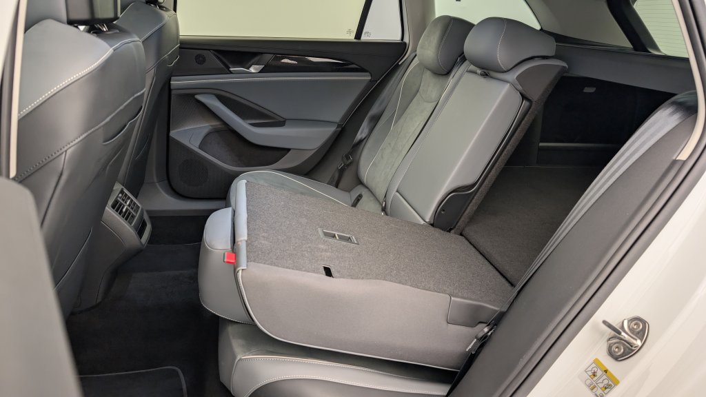 Photo véhicule 1 VOLKSWAGEN Passat sw nouvelle 1.5 ETSI OPF 150 DSG7 LIFE PLUS