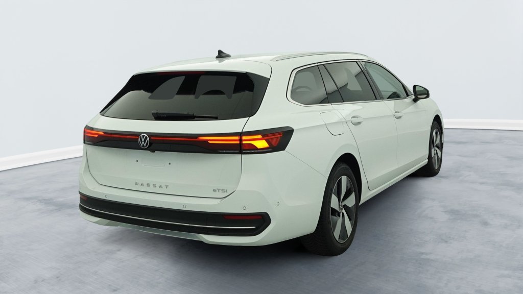 Photo véhicule 1 VOLKSWAGEN Passat sw nouvelle 1.5 ETSI OPF 150 DSG7 LIFE PLUS