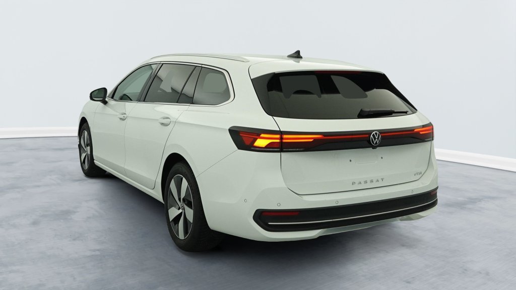 Photo véhicule 1 VOLKSWAGEN Passat sw nouvelle 1.5 ETSI OPF 150 DSG7 LIFE PLUS