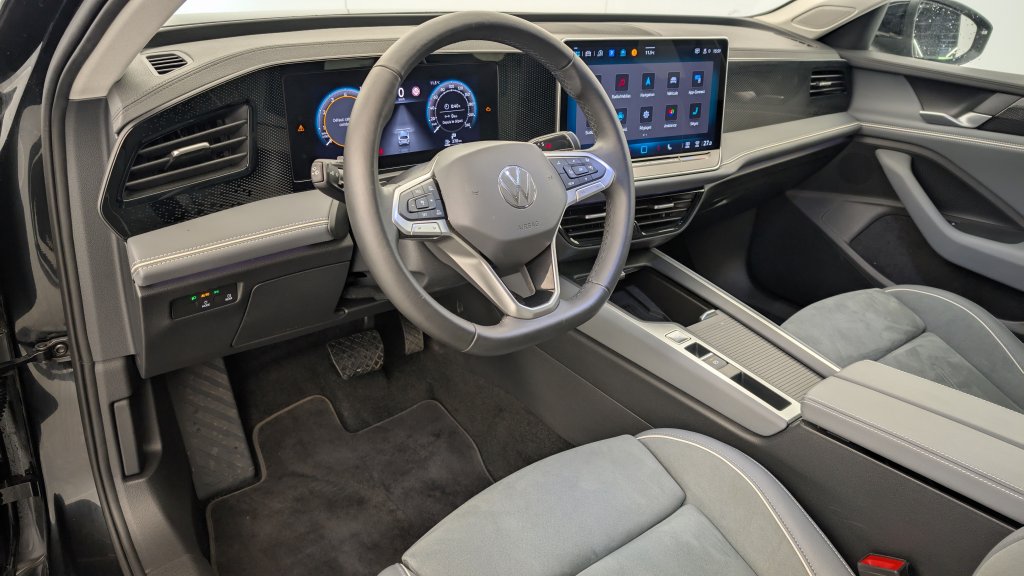 Photo véhicule 1 VOLKSWAGEN Passat sw nouvelle 1.5 ETSI OPF 150 DSG7 LIFE PLUS