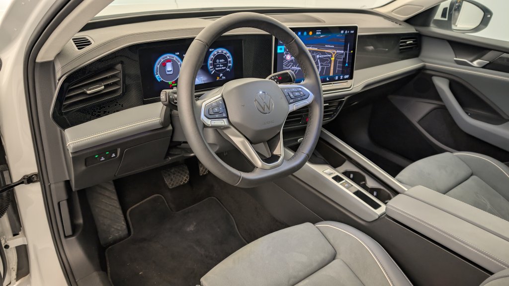 Photo véhicule 1 VOLKSWAGEN Passat sw nouvelle 1.5 ETSI OPF 150 DSG7 LIFE PLUS