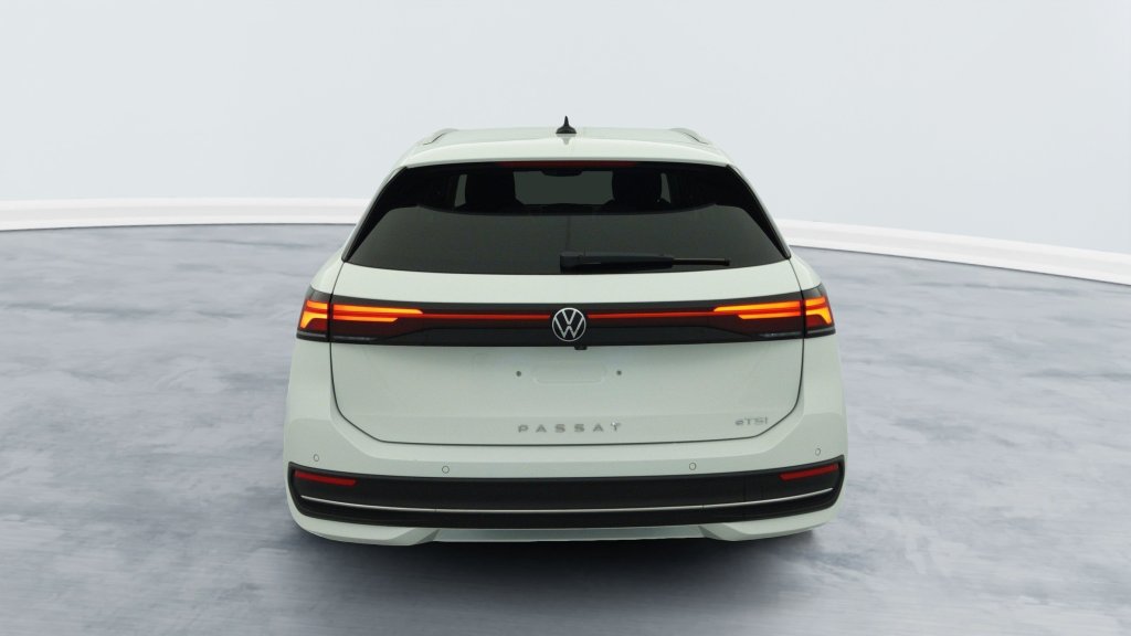 Photo véhicule 1 VOLKSWAGEN Passat sw nouvelle 1.5 ETSI OPF 150 DSG7 LIFE PLUS