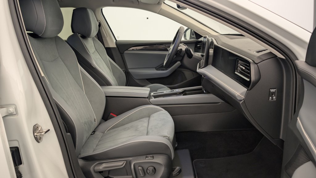 Photo véhicule 1 VOLKSWAGEN Passat sw nouvelle 1.5 ETSI OPF 150 DSG7 LIFE PLUS