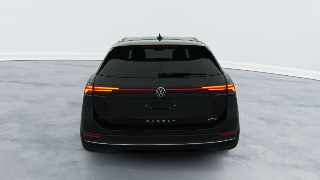 Photo véhicule 1 VOLKSWAGEN Passat sw nouvelle 1.5 ETSI OPF 150 DSG7 LIFE PLUS