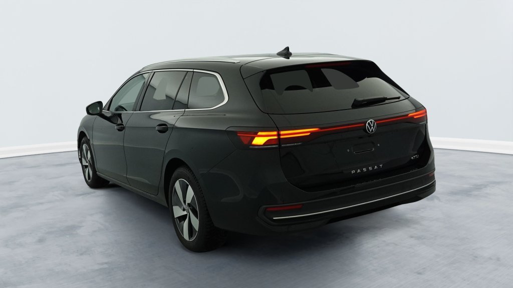 Photo véhicule 1 VOLKSWAGEN Passat sw nouvelle 1.5 ETSI OPF 150 DSG7 LIFE PLUS
