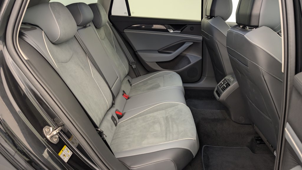 Photo véhicule 1 VOLKSWAGEN Passat sw nouvelle 1.5 ETSI OPF 150 DSG7 LIFE PLUS