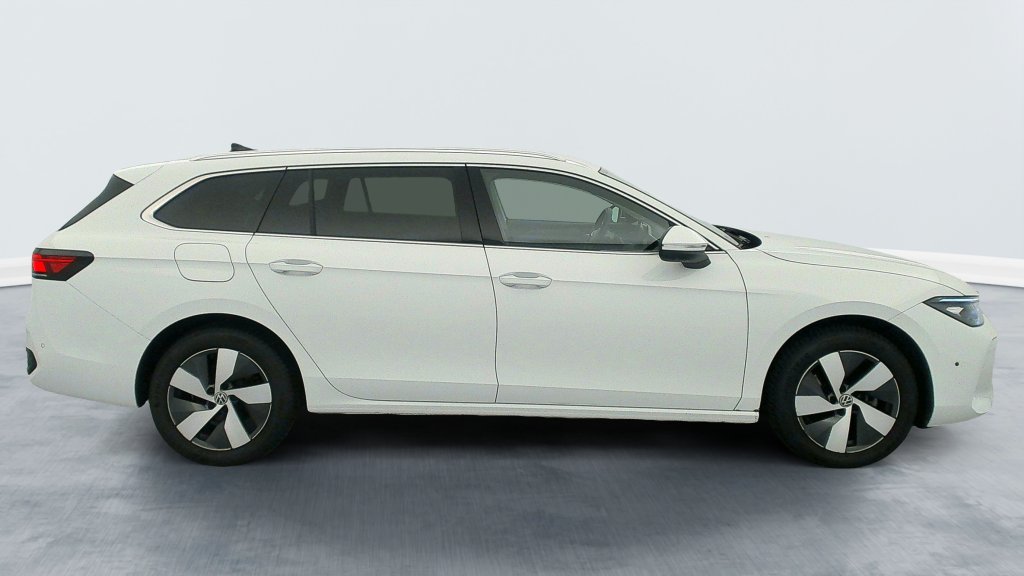 Photo véhicule 1 VOLKSWAGEN Passat sw nouvelle 1.5 ETSI OPF 150 DSG7 LIFE PLUS