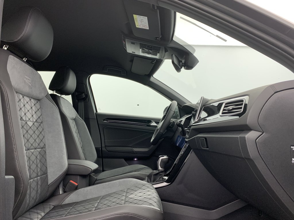 Photo véhicule 1 VOLKSWAGEN T-roc 1.5 TSI EVO2 150 Start Stop DSG7 R-Line Edition