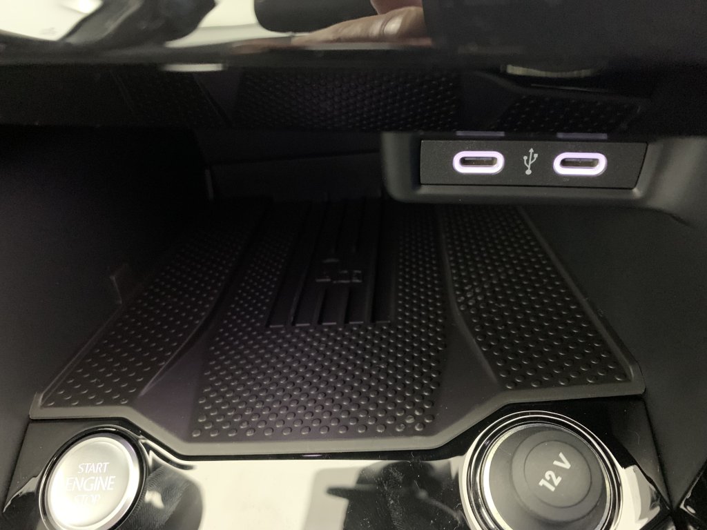 Photo véhicule 1 VOLKSWAGEN T-roc 1.5 TSI EVO2 150 Start Stop DSG7 R-Line Edition