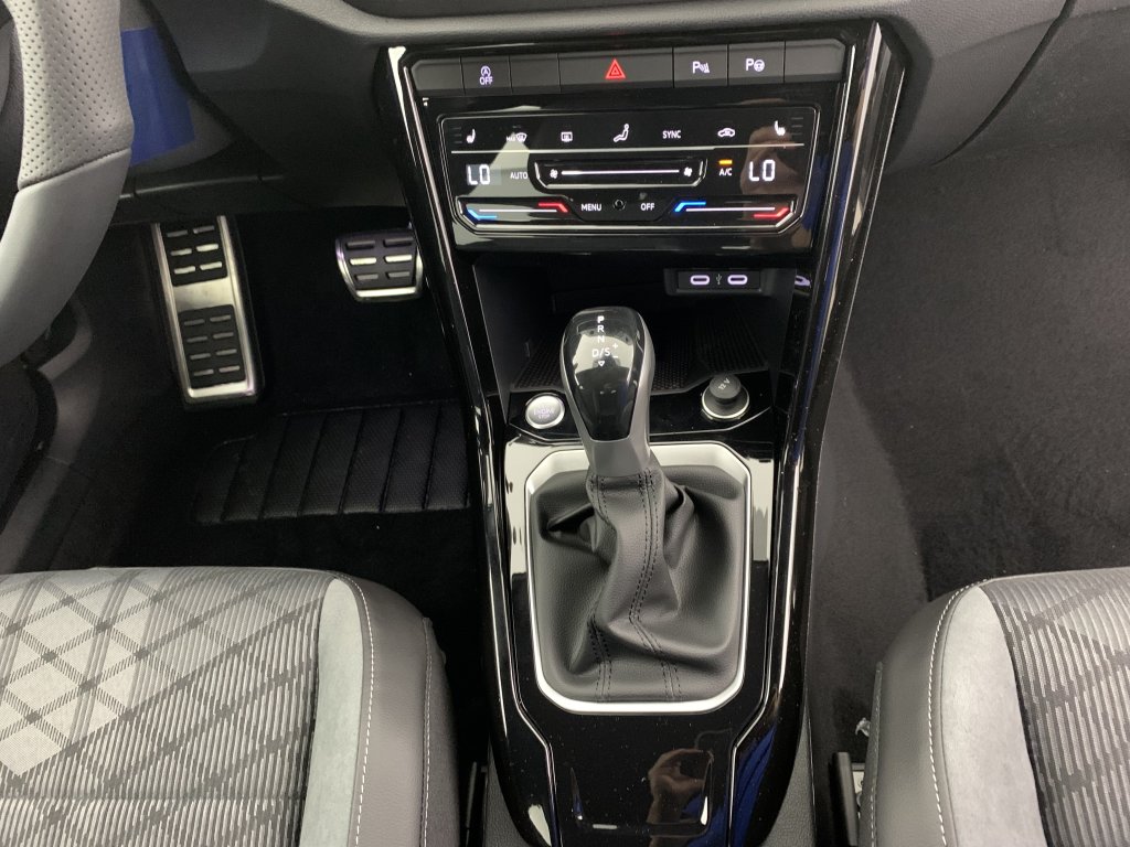 Photo véhicule 1 VOLKSWAGEN T-roc 1.5 TSI EVO2 150 Start Stop DSG7 R-Line Edition
