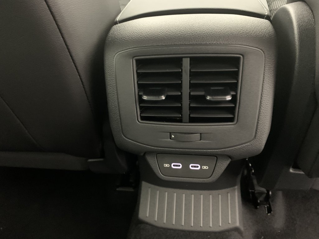 Photo véhicule 1 VOLKSWAGEN T-roc 1.5 TSI EVO2 150 Start Stop DSG7 R-Line Edition