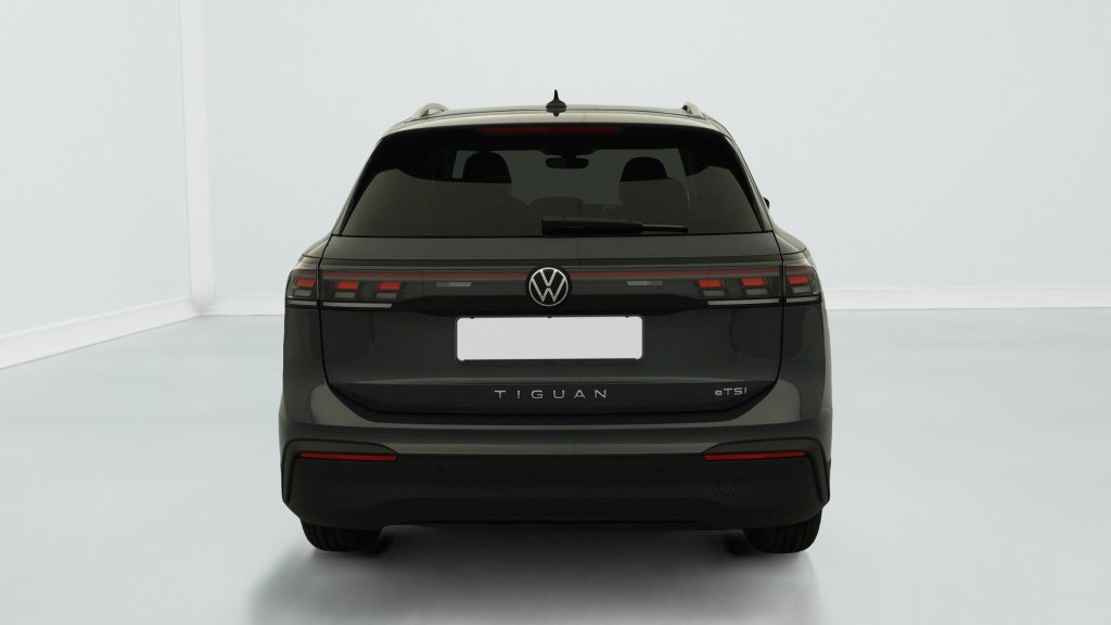 Photo véhicule 1 VOLKSWAGEN Tiguan nouveau 1.5 eTSI 150CV DSG7 LIFE PLUS