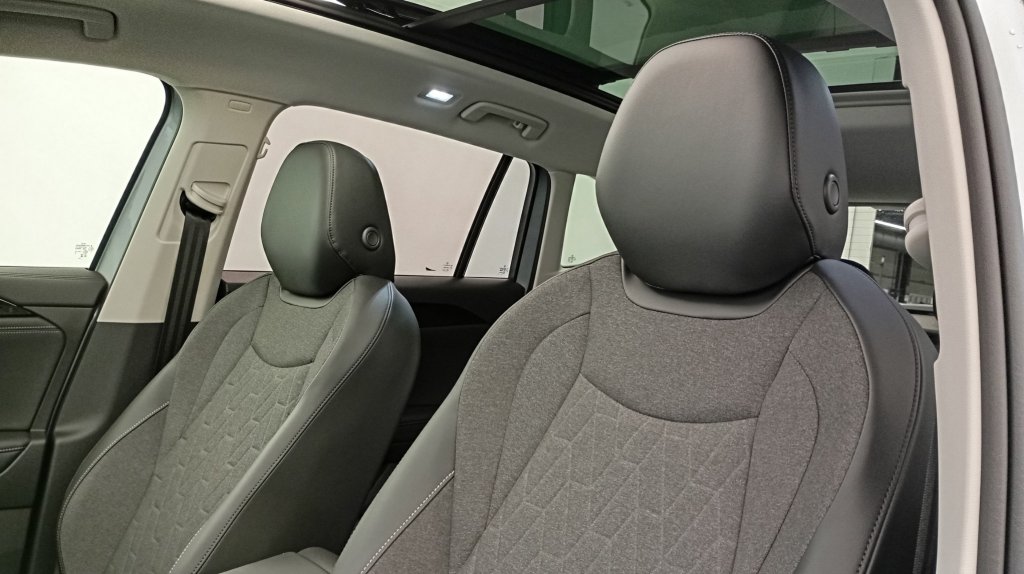 Photo véhicule 1 VOLKSWAGEN Tiguan nouveau 1.5 eTSI 150CV DSG7 LIFE PLUS