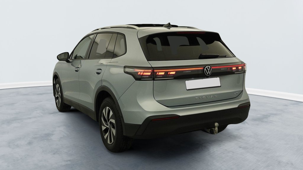 Photo véhicule 1 VOLKSWAGEN Tiguan nouveau 1.5 eTSI 150CV DSG7 LIFE PLUS