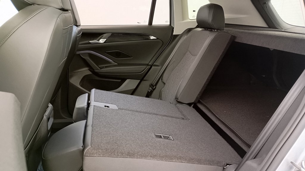 Photo véhicule 1 VOLKSWAGEN Tiguan nouveau 1.5 eTSI 150CV DSG7 LIFE PLUS