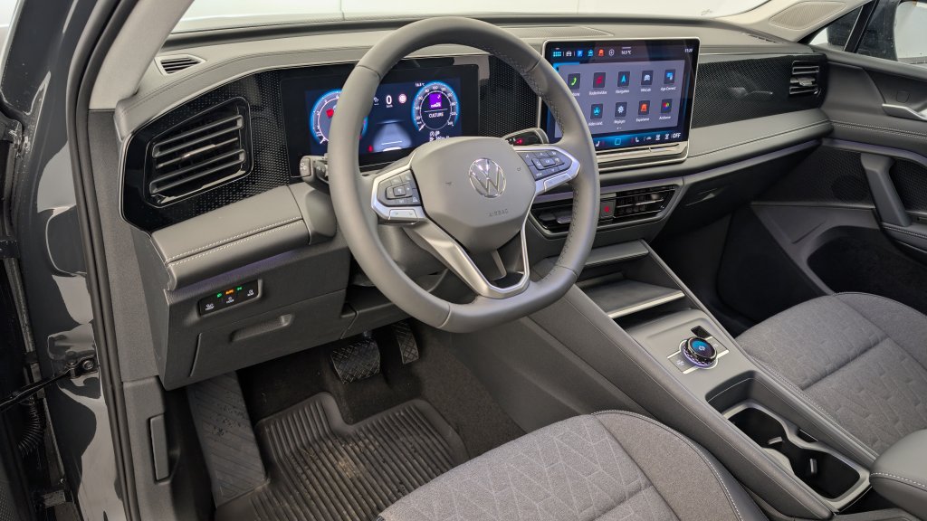 Photo véhicule 1 VOLKSWAGEN Tiguan nouveau 1.5 eTSI 150CV DSG7 LIFE PLUS