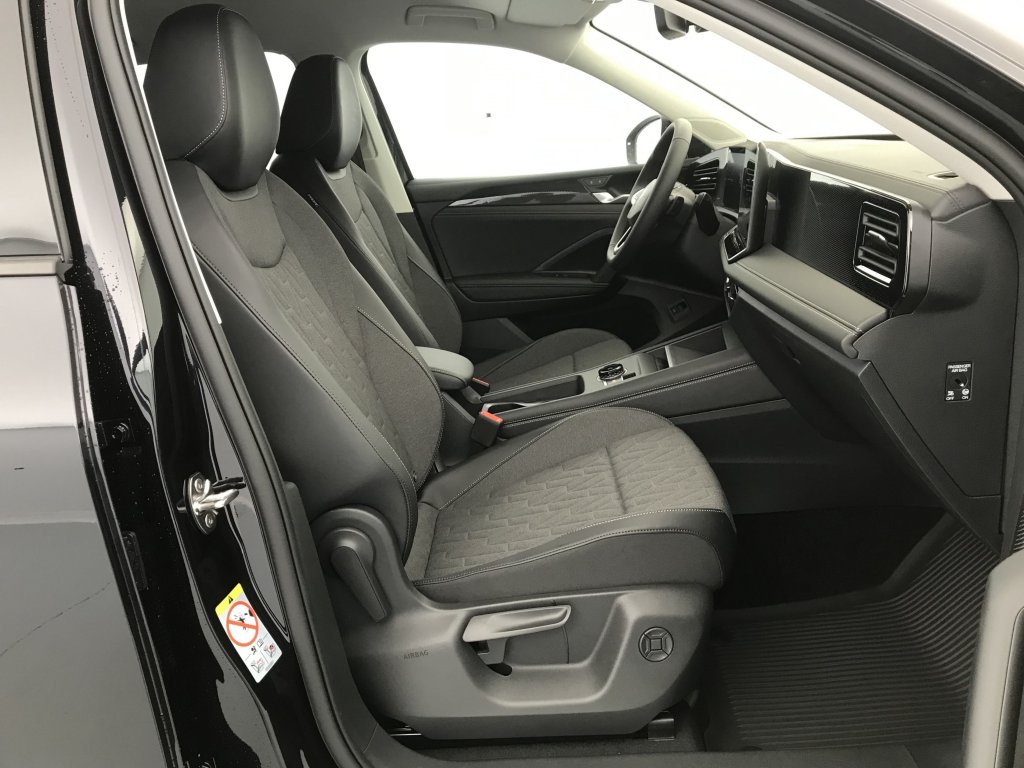 Photo véhicule 1 VOLKSWAGEN Tiguan nouveau 1.5 eTSI 150CV DSG7 LIFE PLUS