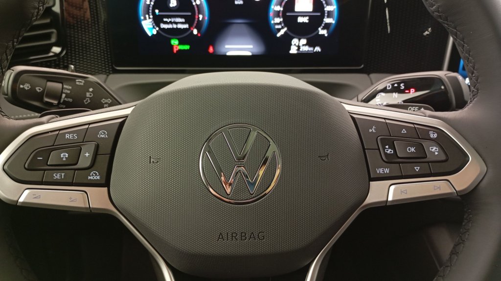 Photo véhicule 1 VOLKSWAGEN Tiguan nouveau 1.5 eTSI 150CV DSG7 LIFE PLUS