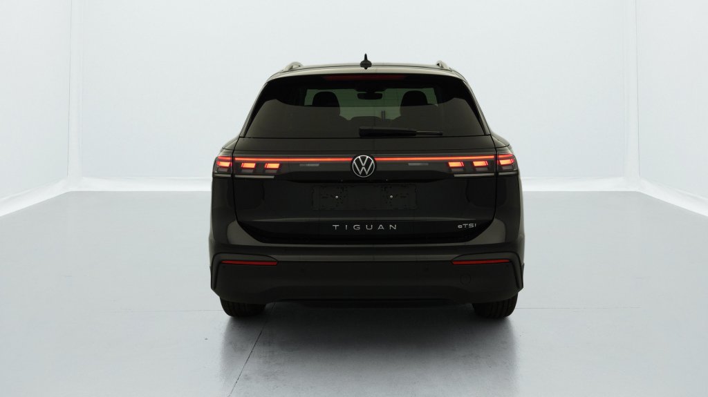 Photo véhicule 1 VOLKSWAGEN Tiguan nouveau 1.5 ETSI 150CH DSG7 VW EDITION