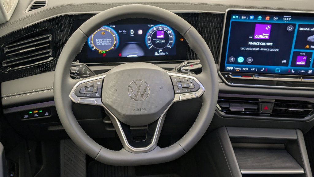 Photo véhicule 1 VOLKSWAGEN Tiguan nouveau 1.5 eTSI 150CV DSG7 LIFE PLUS