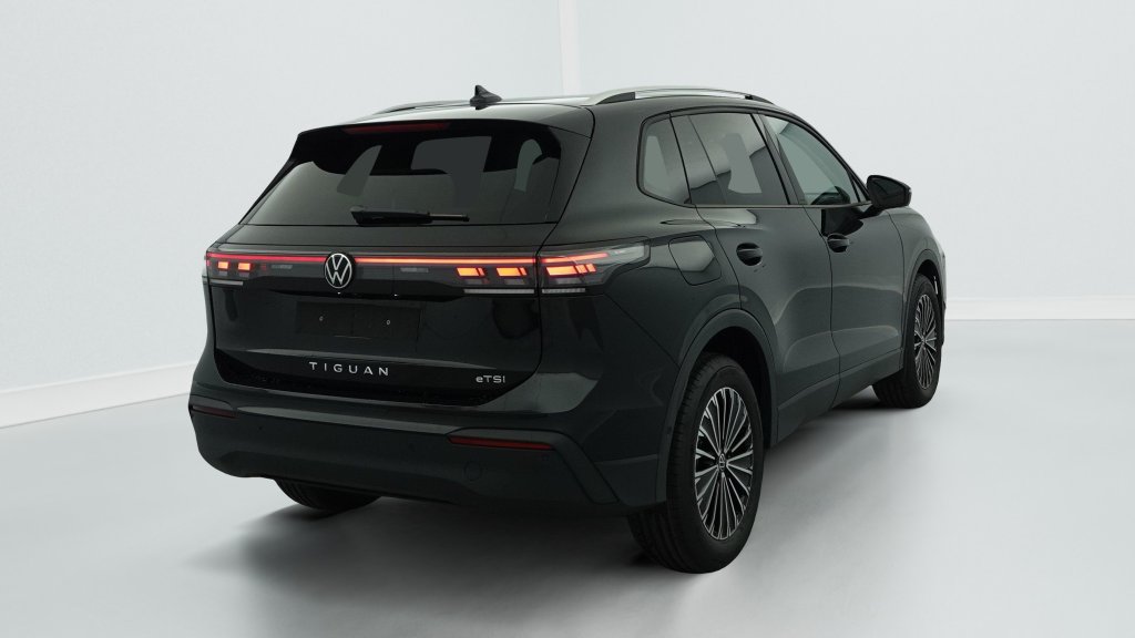 Photo véhicule 1 VOLKSWAGEN Tiguan nouveau 1.5 eTSI 150CV DSG7 LIFE PLUS