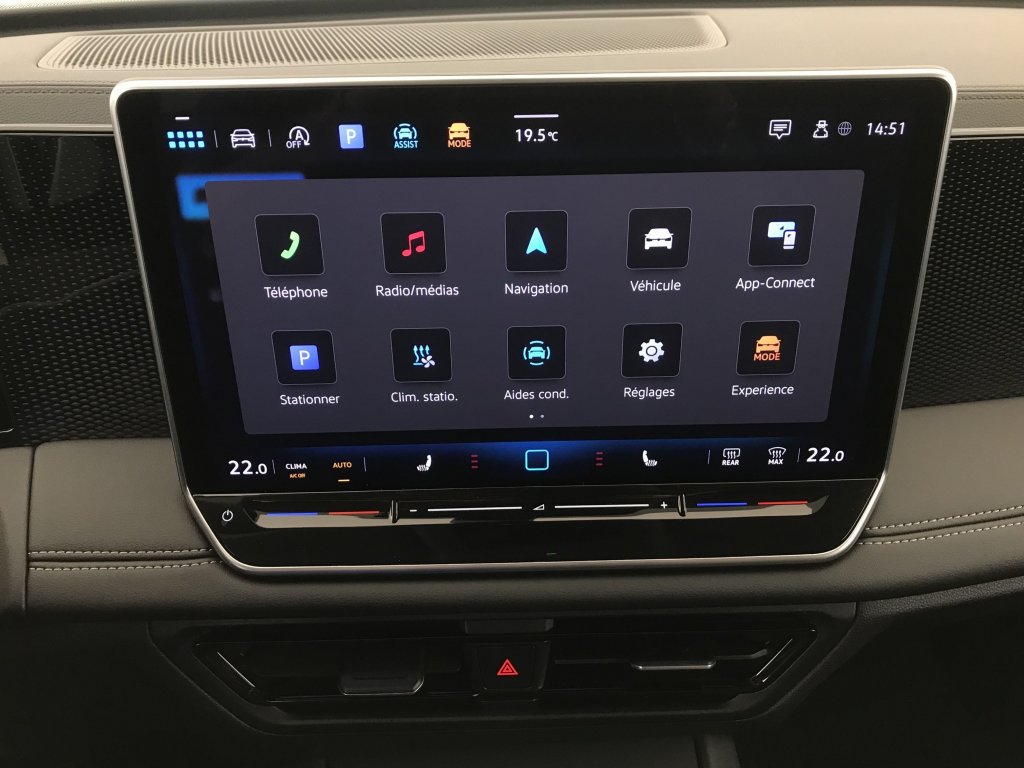 Photo véhicule 1 VOLKSWAGEN Tiguan nouveau 1.5 eTSI 150CV DSG7 LIFE PLUS