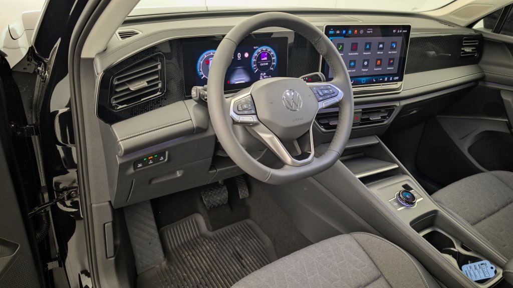Photo véhicule 1 VOLKSWAGEN Tiguan nouveau 1.5 eTSI 150CV DSG7 LIFE PLUS