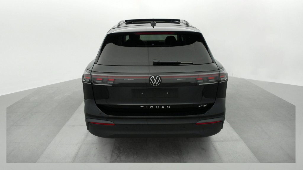 Photo véhicule 1 VOLKSWAGEN Tiguan nouveau 1.5 ETSI 150CH DSG7 VW EDITION